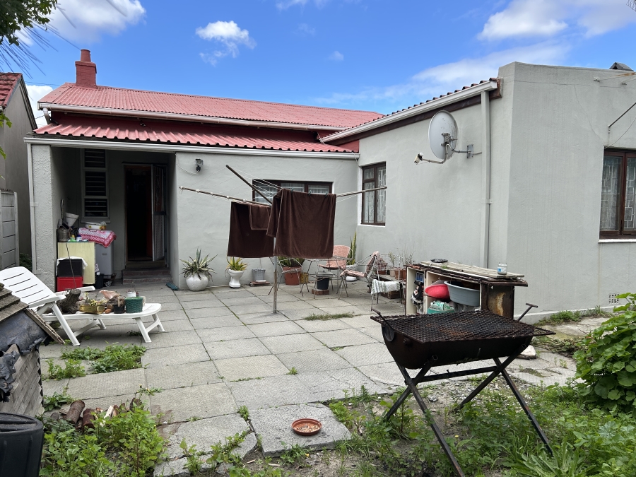 4 Bedroom Property for Sale in Maitland Western Cape